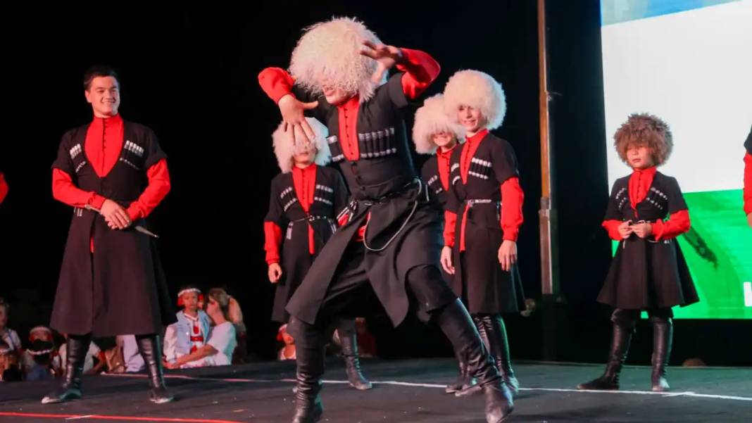 Manavgat’ta Halk Dansları Festivali Nefes Kesti! 1